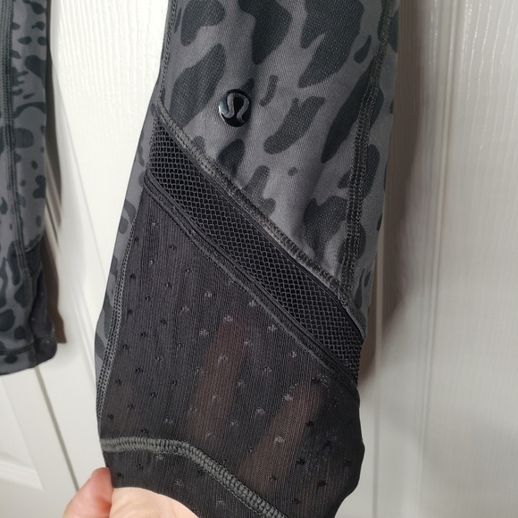 Lululemon Just Breathe Crop Animal Swirl Deep Coal Light / Black size 6. - Picture 8 of 12